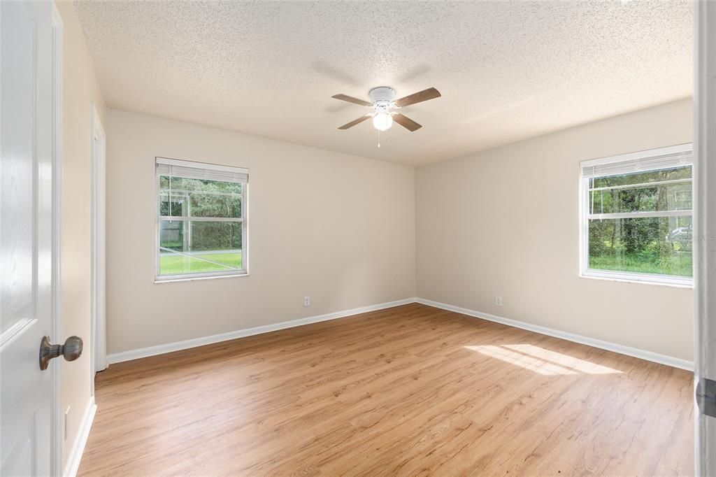 Activo con contrato: $295,000 (3 camas, 1 baños, 1540 Pies cuadrados)