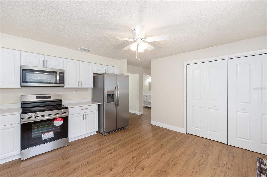 Activo con contrato: $295,000 (3 camas, 1 baños, 1540 Pies cuadrados)