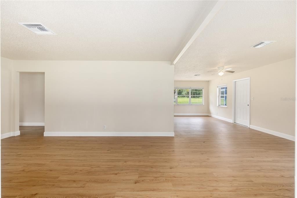 Activo con contrato: $295,000 (3 camas, 1 baños, 1540 Pies cuadrados)