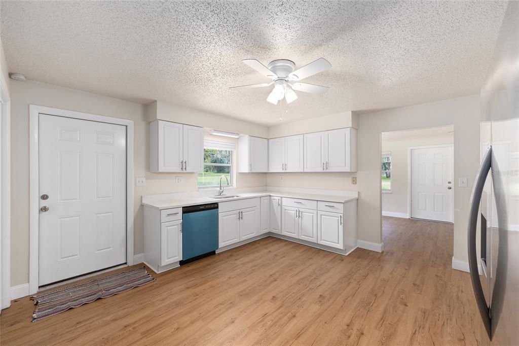 Activo con contrato: $295,000 (3 camas, 1 baños, 1540 Pies cuadrados)