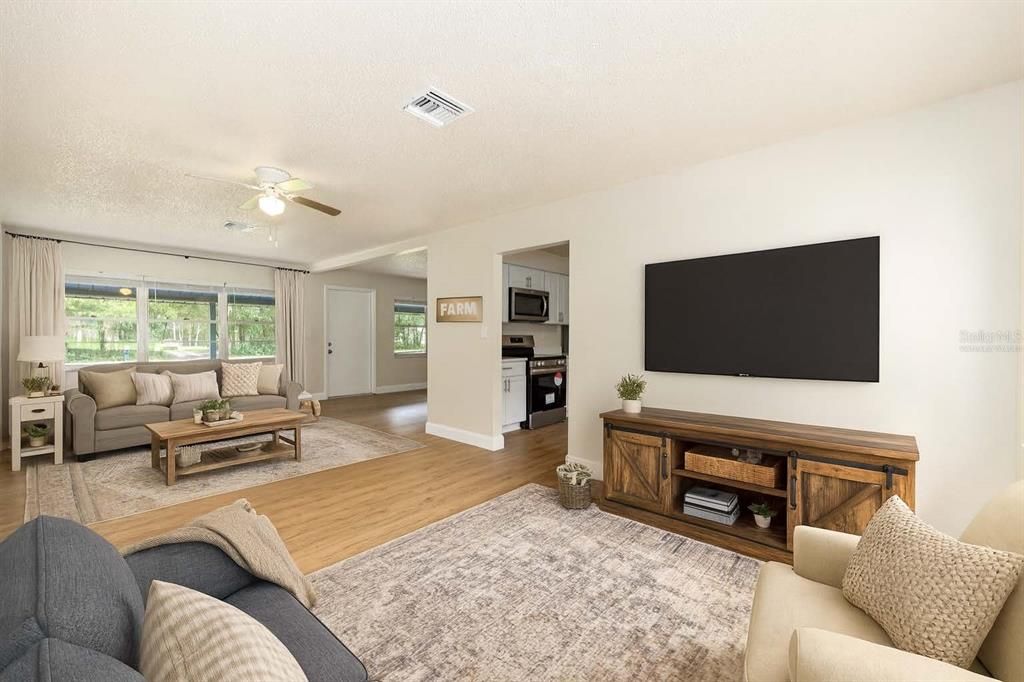 Activo con contrato: $295,000 (3 camas, 1 baños, 1540 Pies cuadrados)