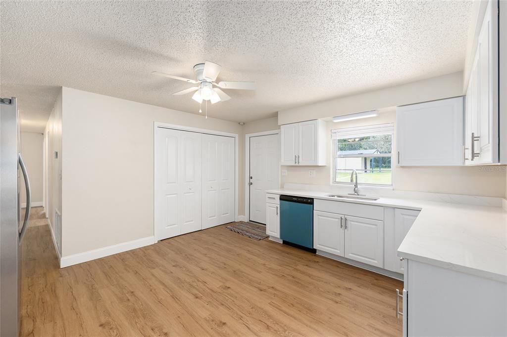 Activo con contrato: $295,000 (3 camas, 1 baños, 1540 Pies cuadrados)