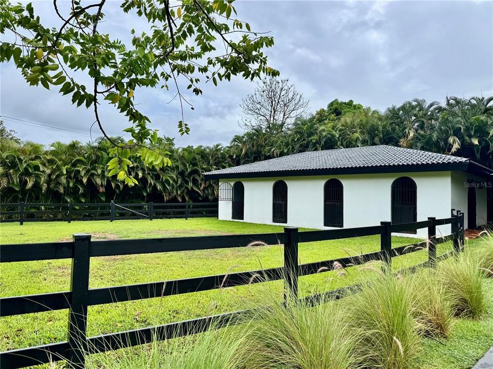 待售: $2,500,000 (6 贝兹, 5 浴室, 4535 平方英尺)