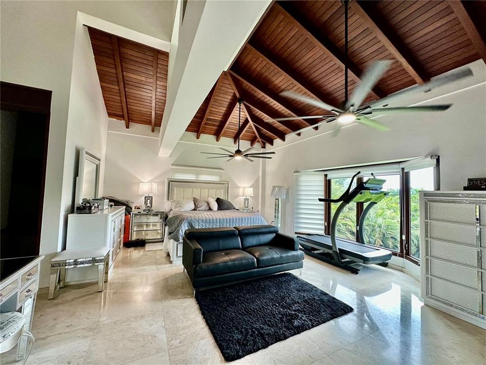 待售: $2,500,000 (6 贝兹, 5 浴室, 4535 平方英尺)