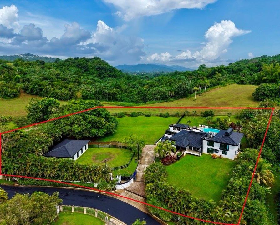 待售: $2,500,000 (6 贝兹, 5 浴室, 4535 平方英尺)