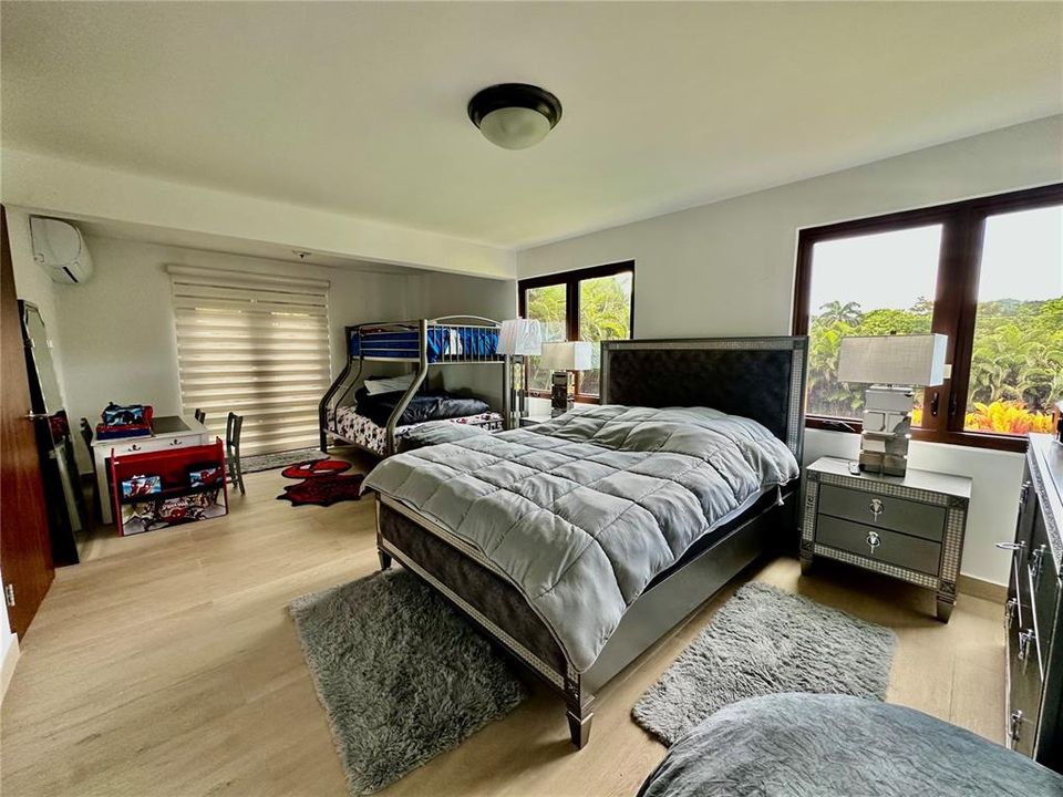 待售: $2,500,000 (6 贝兹, 5 浴室, 4535 平方英尺)