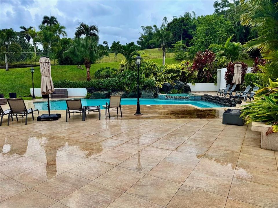 待售: $2,500,000 (6 贝兹, 5 浴室, 4535 平方英尺)