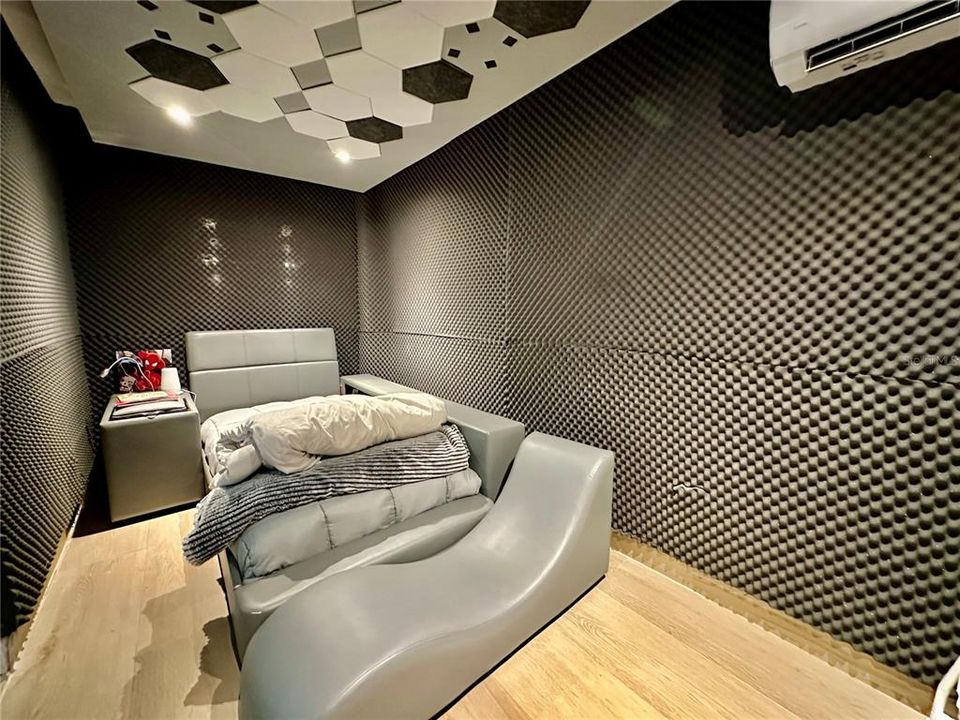 待售: $2,500,000 (6 贝兹, 5 浴室, 4535 平方英尺)