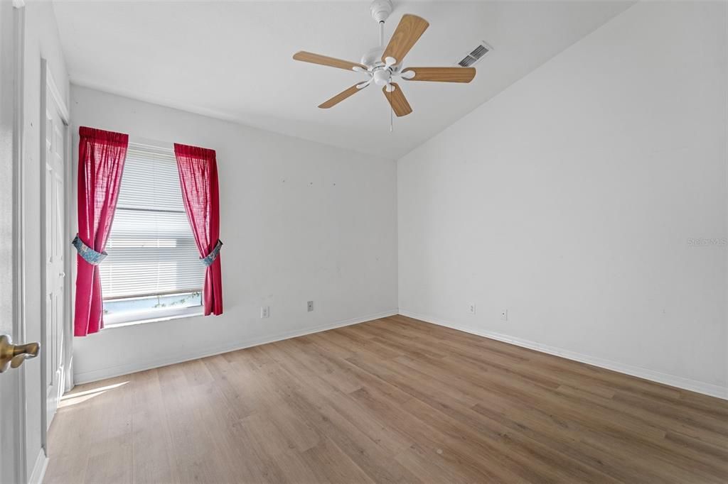 合同活跃: $280,000 (3 贝兹, 2 浴室, 1059 平方英尺)