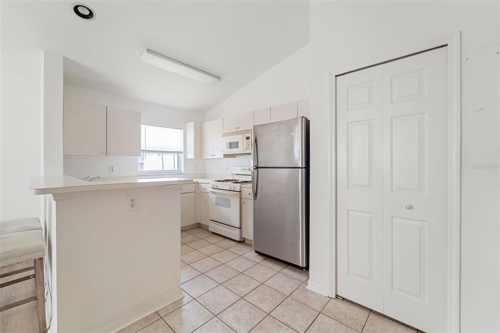 合同活跃: $280,000 (3 贝兹, 2 浴室, 1059 平方英尺)