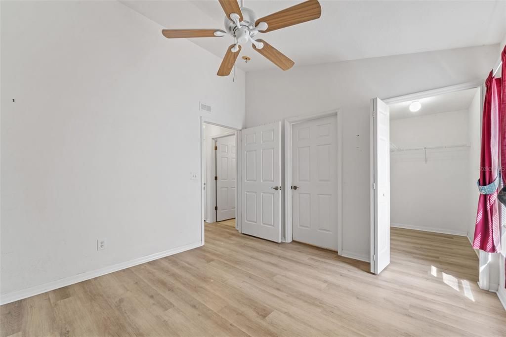 合同活跃: $280,000 (3 贝兹, 2 浴室, 1059 平方英尺)