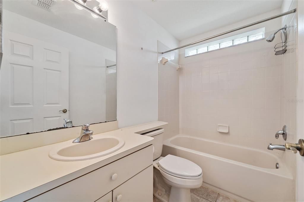 合同活跃: $280,000 (3 贝兹, 2 浴室, 1059 平方英尺)