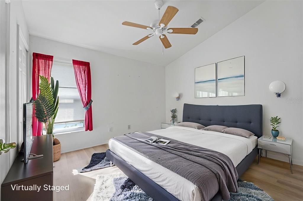 合同活跃: $280,000 (3 贝兹, 2 浴室, 1059 平方英尺)