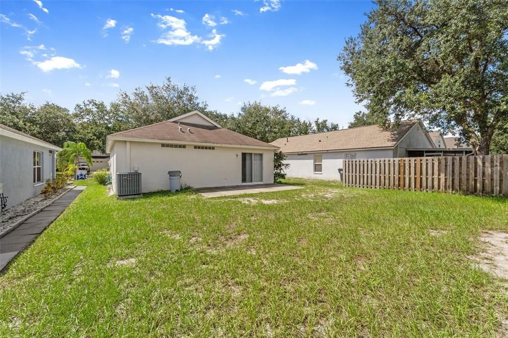 合同活跃: $280,000 (3 贝兹, 2 浴室, 1059 平方英尺)