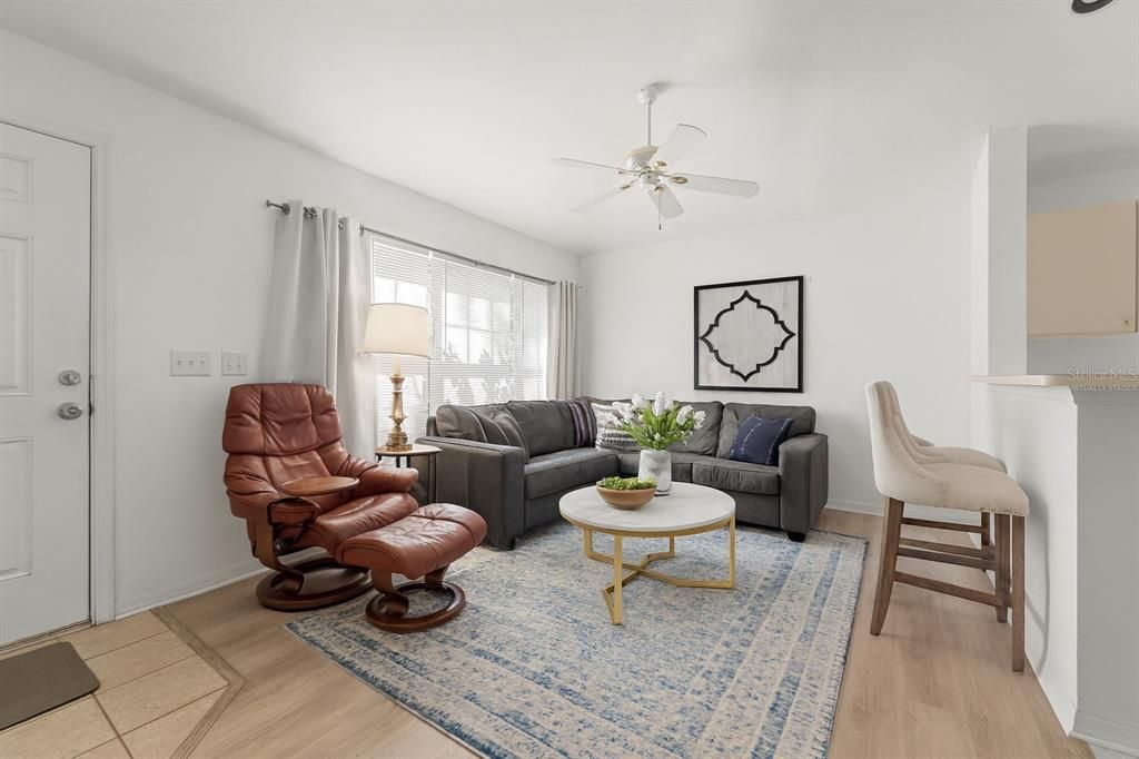 合同活跃: $280,000 (3 贝兹, 2 浴室, 1059 平方英尺)