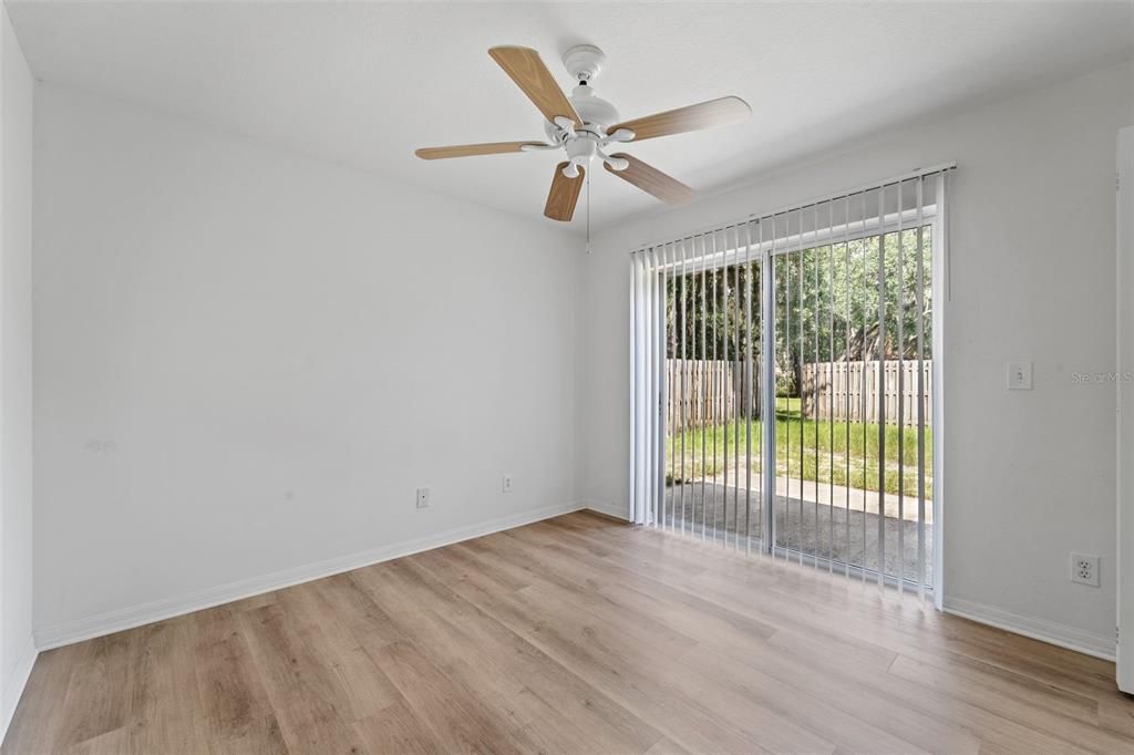 合同活跃: $280,000 (3 贝兹, 2 浴室, 1059 平方英尺)