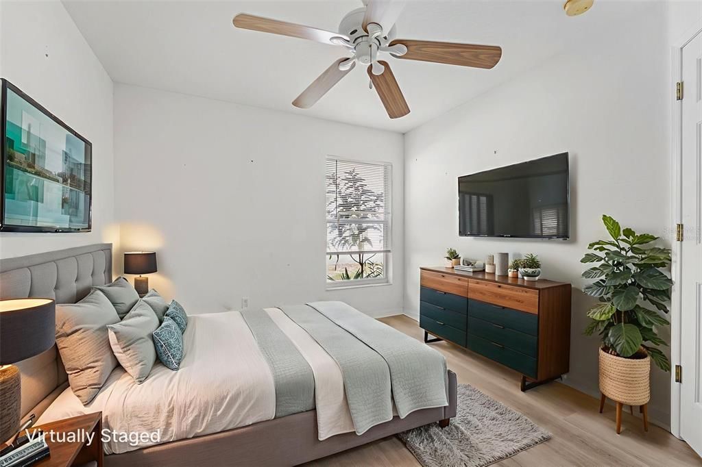 合同活跃: $280,000 (3 贝兹, 2 浴室, 1059 平方英尺)