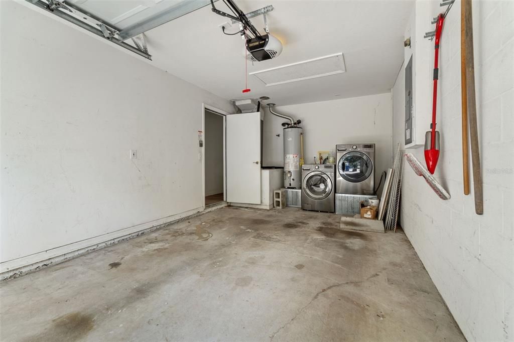 合同活跃: $280,000 (3 贝兹, 2 浴室, 1059 平方英尺)