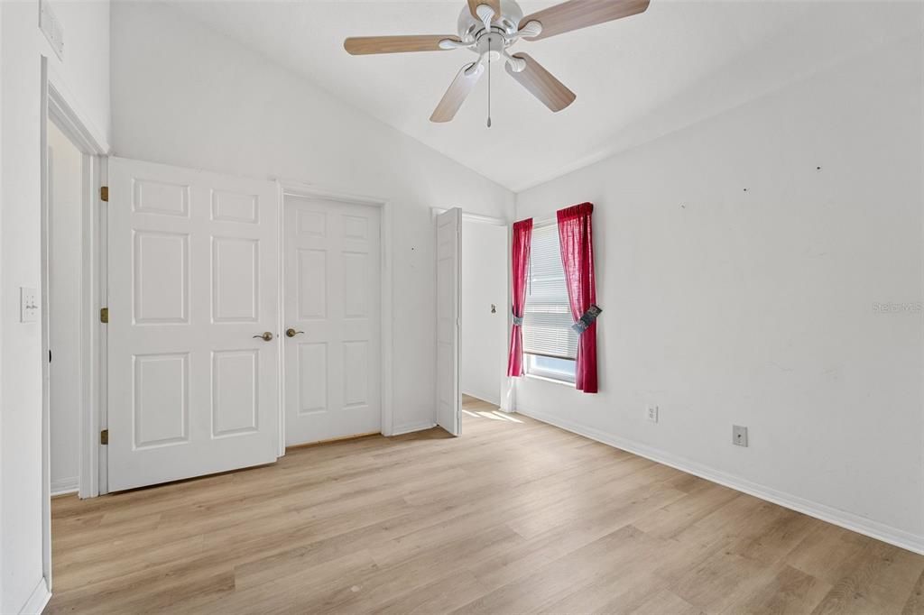 合同活跃: $280,000 (3 贝兹, 2 浴室, 1059 平方英尺)