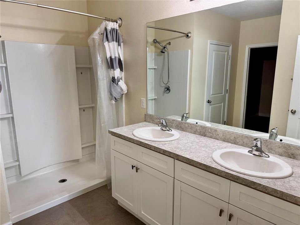 待售: $288,000 (4 贝兹, 2 浴室, 1828 平方英尺)