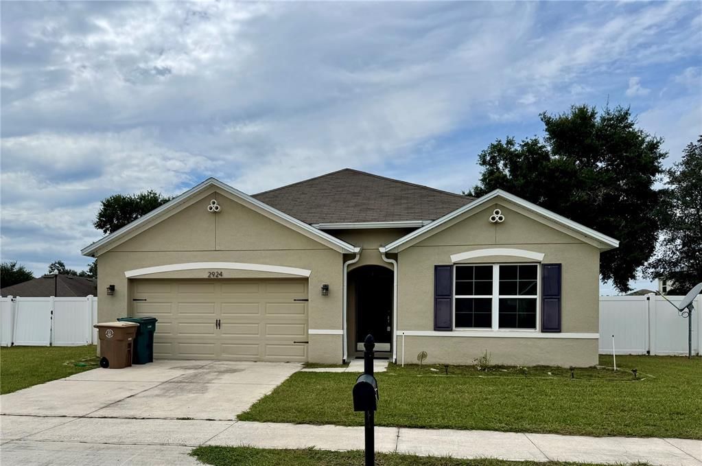 待售: $288,000 (4 贝兹, 2 浴室, 1828 平方英尺)