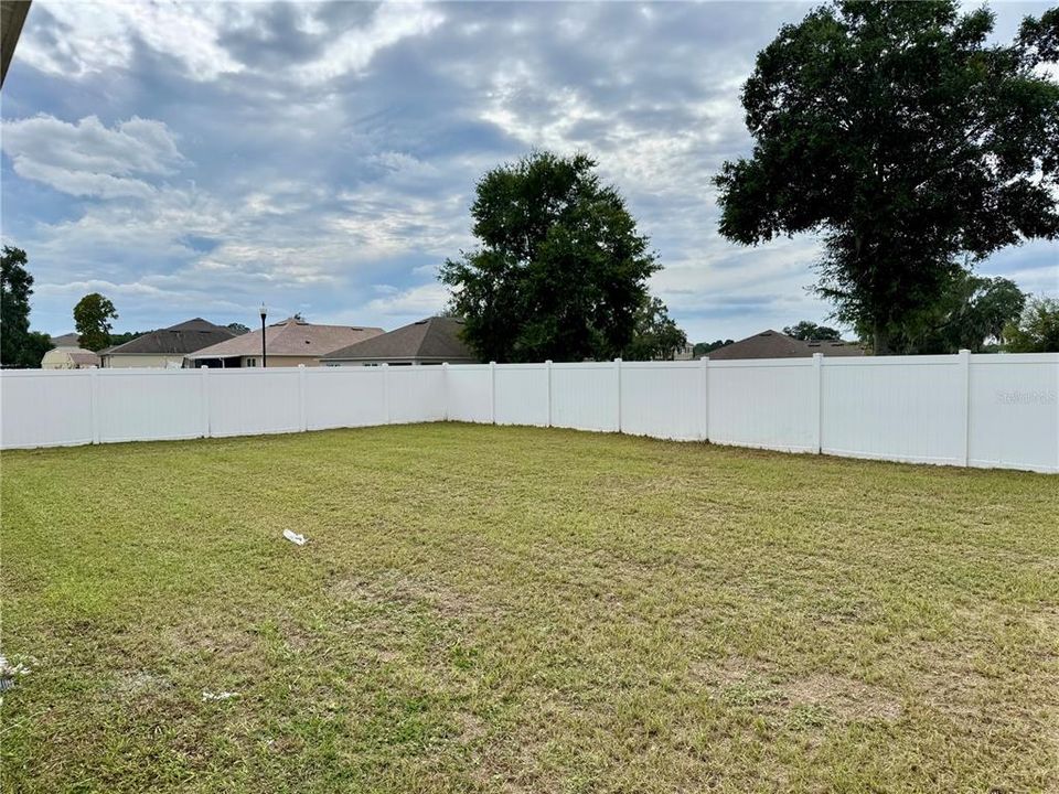 待售: $288,000 (4 贝兹, 2 浴室, 1828 平方英尺)