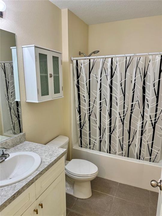 待售: $288,000 (4 贝兹, 2 浴室, 1828 平方英尺)