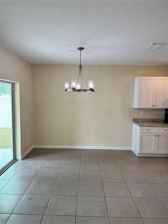 待售: $288,000 (4 贝兹, 2 浴室, 1828 平方英尺)