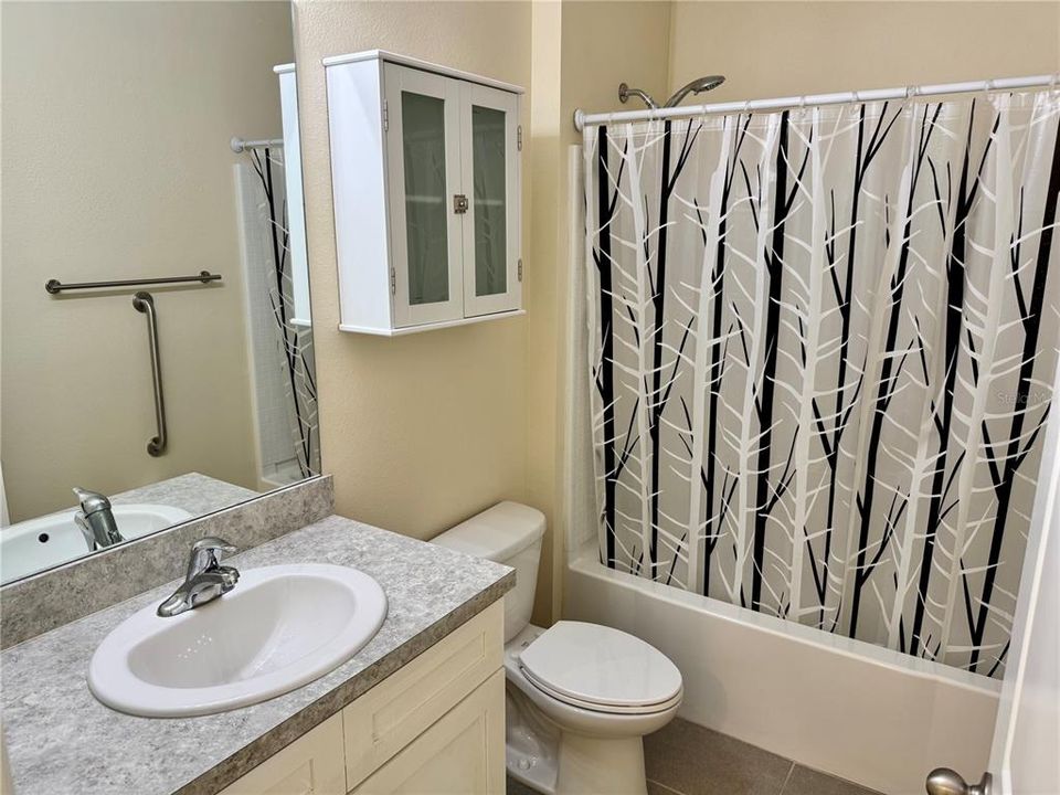 待售: $288,000 (4 贝兹, 2 浴室, 1828 平方英尺)