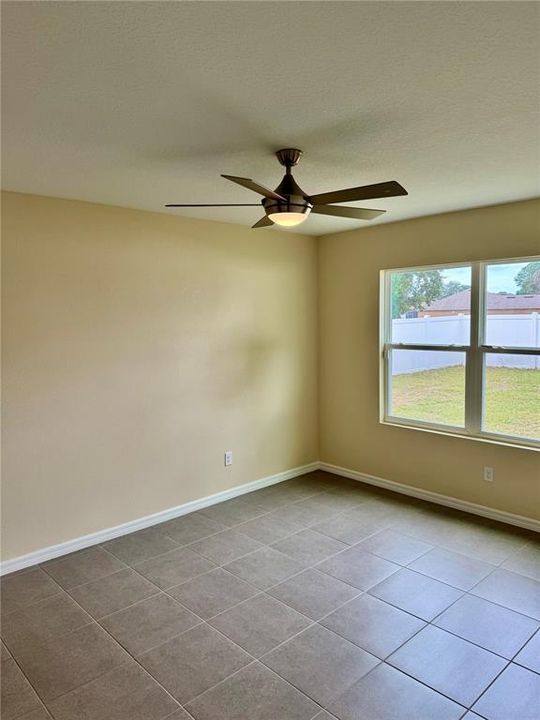 待售: $288,000 (4 贝兹, 2 浴室, 1828 平方英尺)