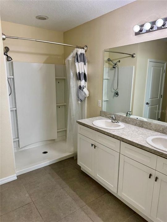 待售: $288,000 (4 贝兹, 2 浴室, 1828 平方英尺)