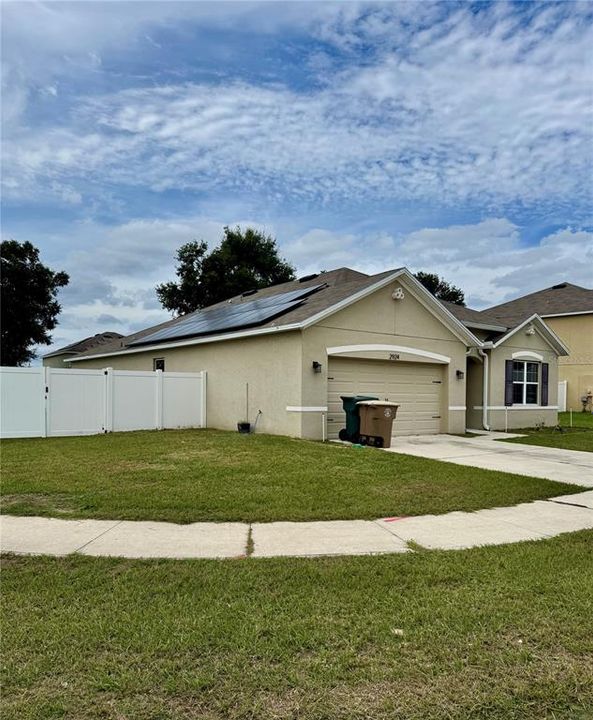 待售: $288,000 (4 贝兹, 2 浴室, 1828 平方英尺)