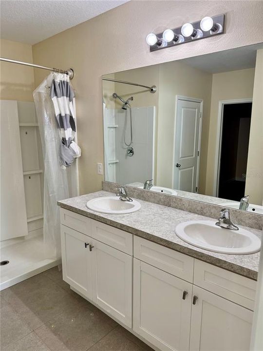 待售: $288,000 (4 贝兹, 2 浴室, 1828 平方英尺)