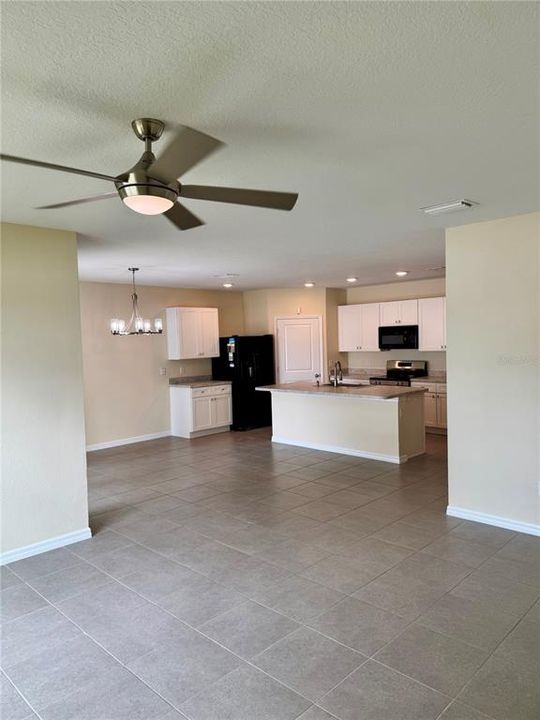 待售: $288,000 (4 贝兹, 2 浴室, 1828 平方英尺)