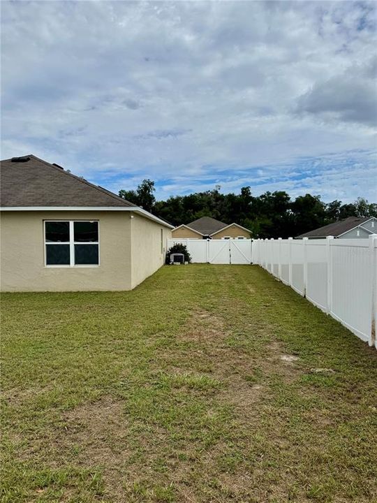 待售: $288,000 (4 贝兹, 2 浴室, 1828 平方英尺)