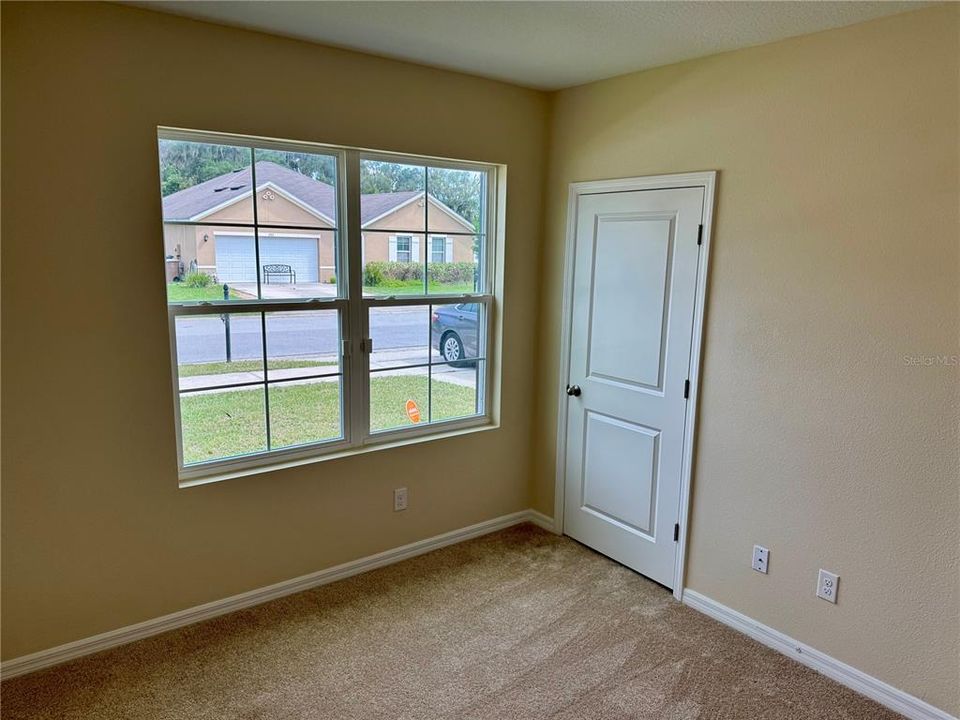 待售: $288,000 (4 贝兹, 2 浴室, 1828 平方英尺)