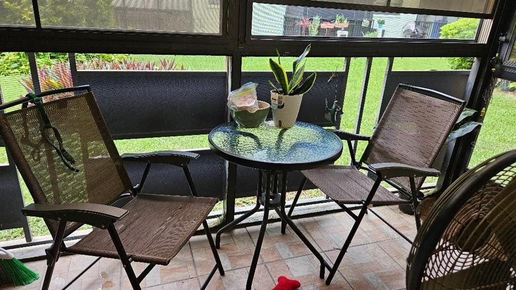 合同活跃: $119,900 (2 贝兹, 2 浴室, 915 平方英尺)