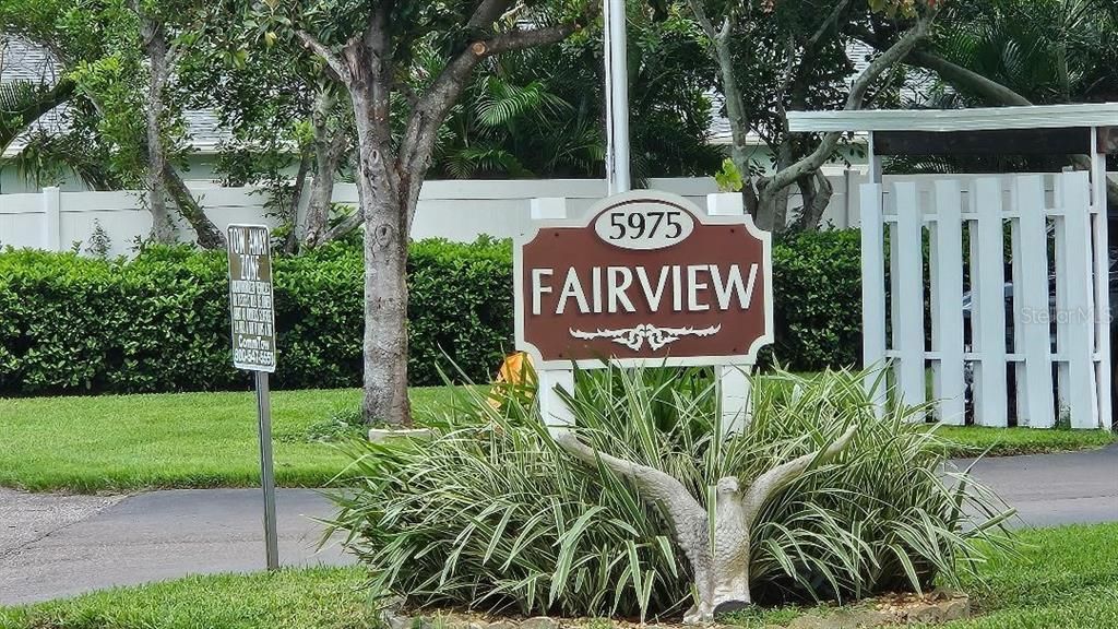 合同活跃: $119,900 (2 贝兹, 2 浴室, 915 平方英尺)