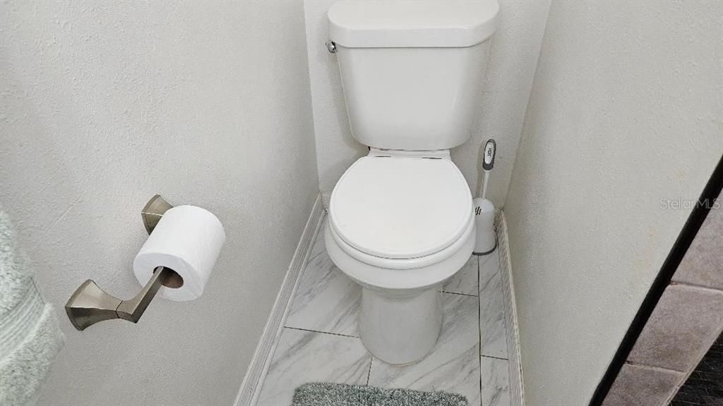 合同活跃: $119,900 (2 贝兹, 2 浴室, 915 平方英尺)