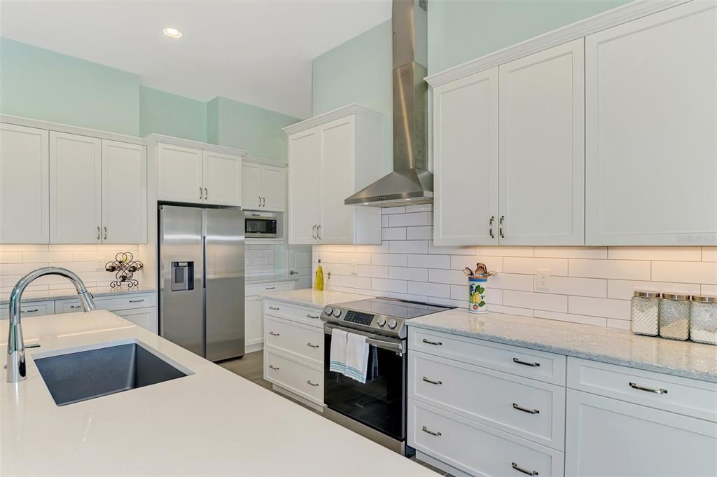 Active With Contract: $579,000 (3 beds, 2 baths, 1877 Square Feet)