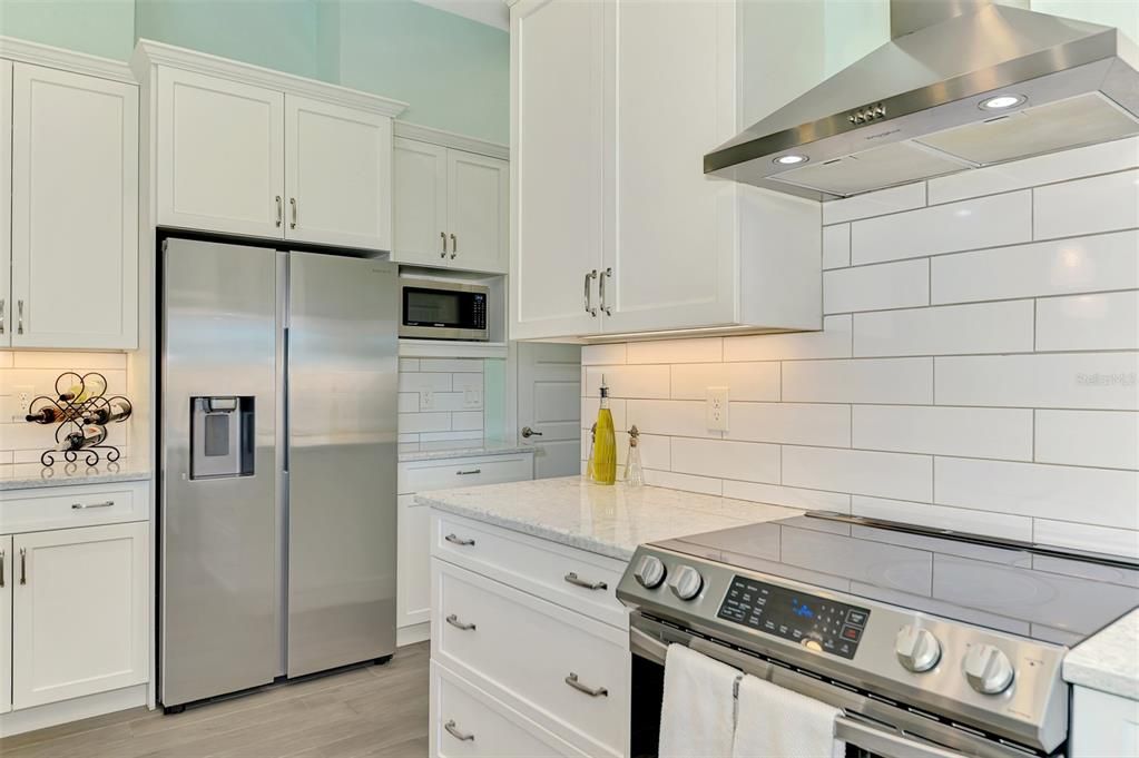 Active With Contract: $579,000 (3 beds, 2 baths, 1877 Square Feet)
