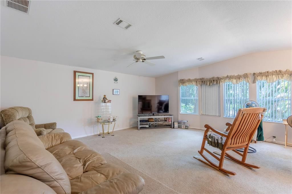 For Sale: $415,000 (3 beds, 2 baths, 1604 Square Feet)