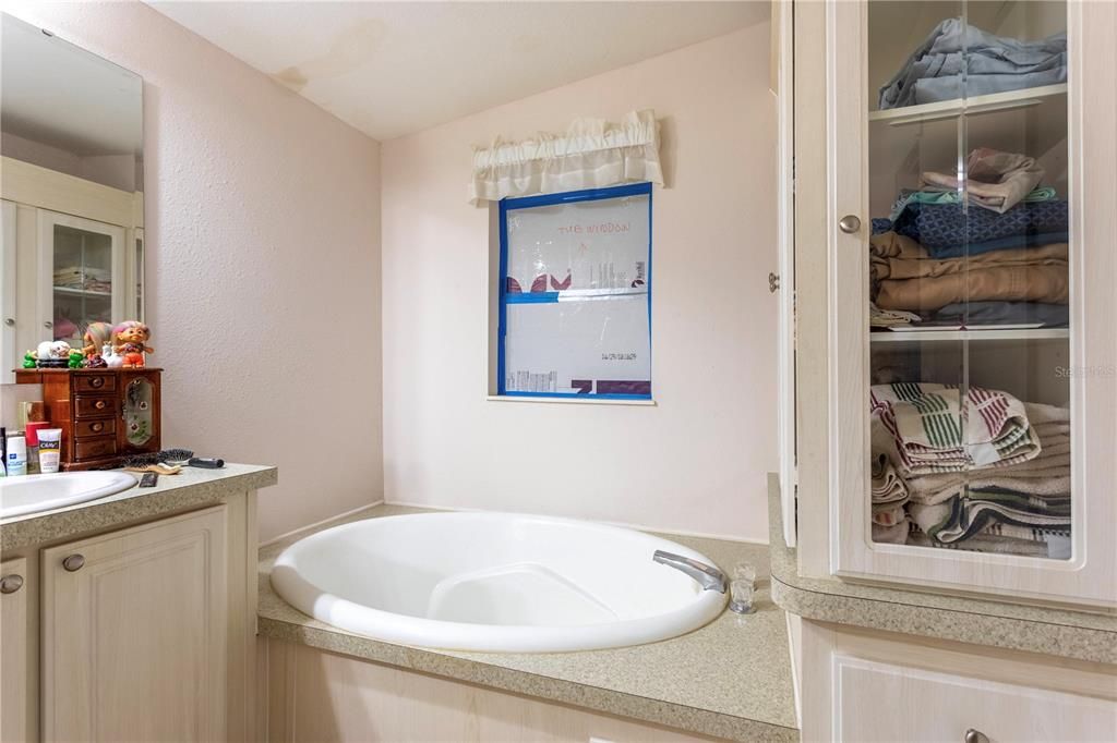 For Sale: $415,000 (3 beds, 2 baths, 1604 Square Feet)