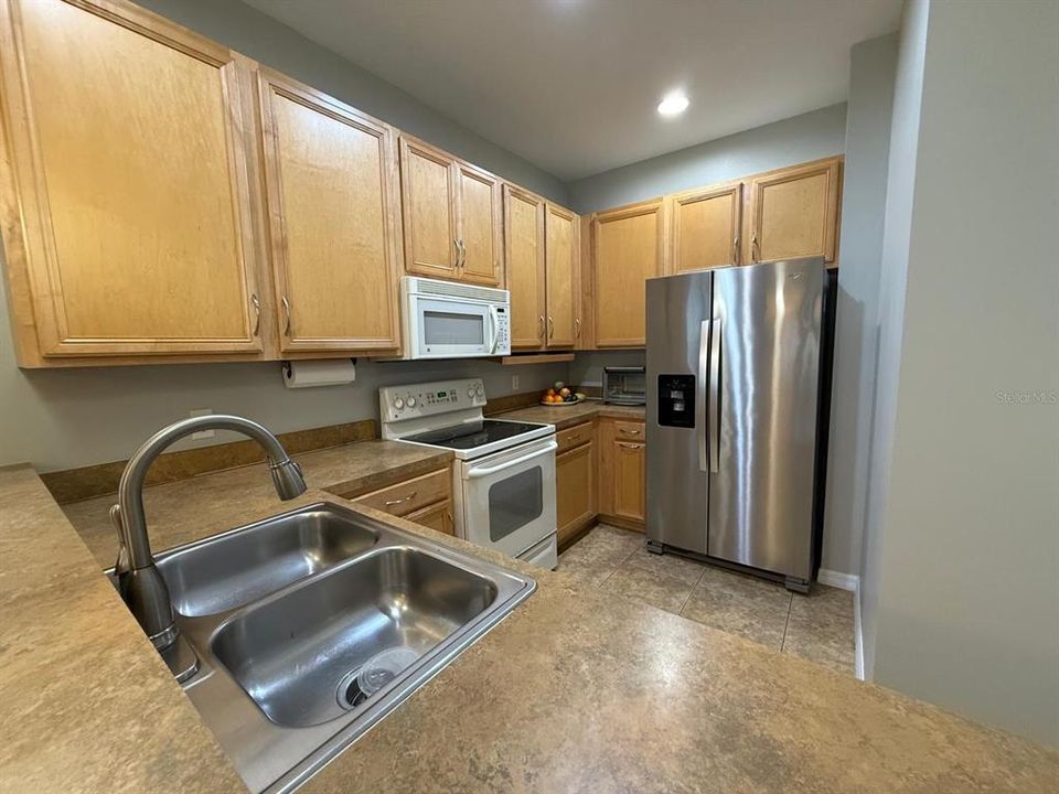 Active With Contract: $249,000 (2 beds, 2 baths, 1249 Square Feet)