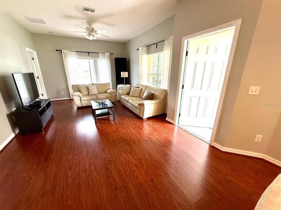 Active With Contract: $249,000 (2 beds, 2 baths, 1249 Square Feet)