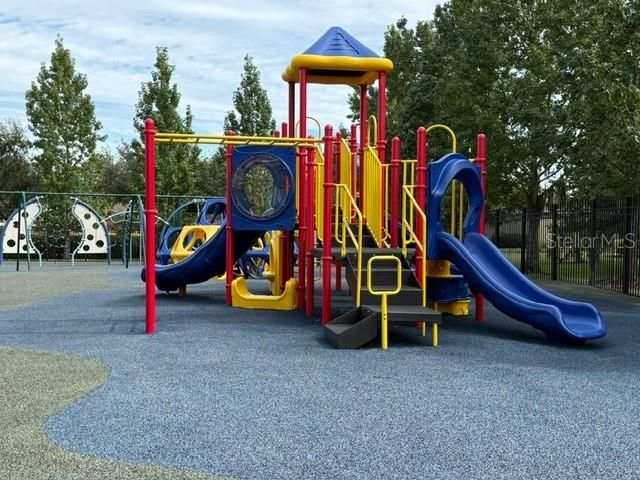 Active With Contract: $249,000 (2 beds, 2 baths, 1249 Square Feet)