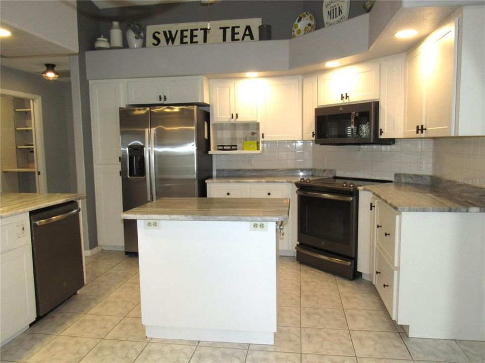 En Venta: $424,900 (3 camas, 2 baños, 2145 Pies cuadrados)