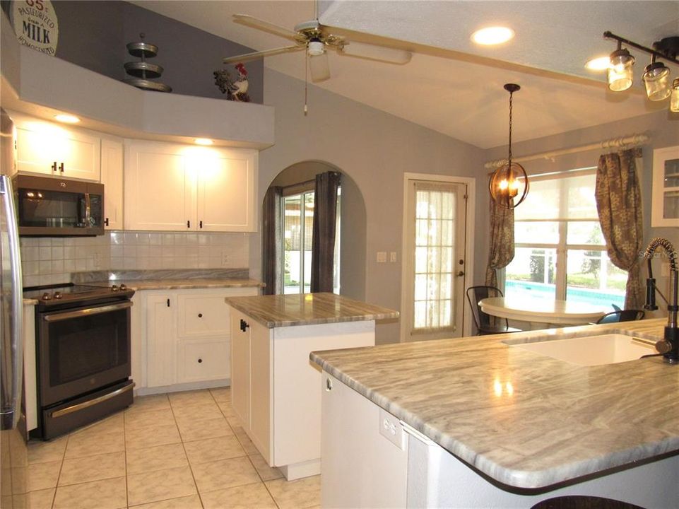 En Venta: $424,900 (3 camas, 2 baños, 2145 Pies cuadrados)