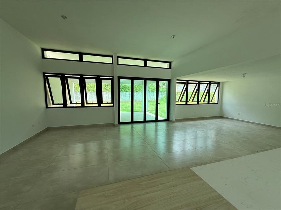 For Sale: $1,275,000 (4 beds, 2 baths, 2880 Square Feet)