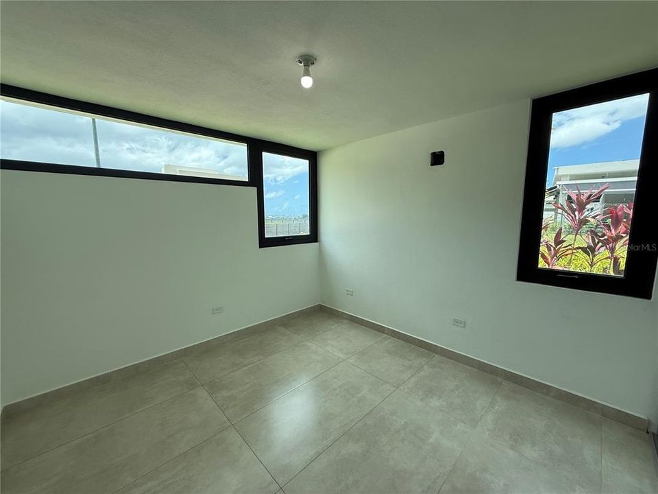 For Sale: $1,275,000 (4 beds, 2 baths, 2880 Square Feet)